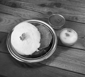 Idli With Medu Vada And Sambhar
