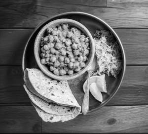 Chole with 4 Roti