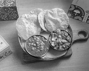 Sindhi Chole Puri Aloo