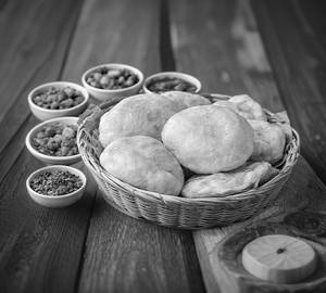 4 naan puri