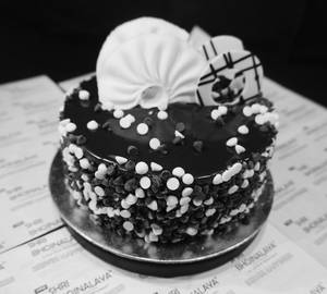 Eggless Mix Chocolate Chip Cake [500 Gm]