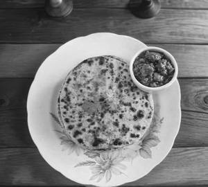 Sattu paratha with pickle [2 pieces]