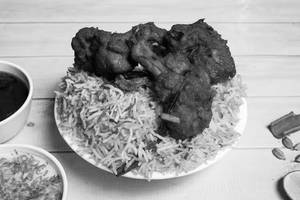 Fried Chicken Gravy Biryani Combo With Mojito / Fruit Beer