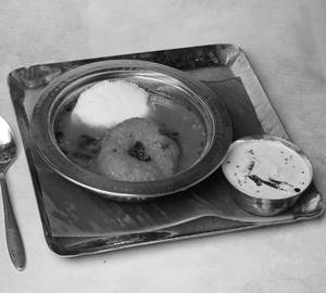 Medu Vada [2 Pieces] With Idli [2 Pieces]