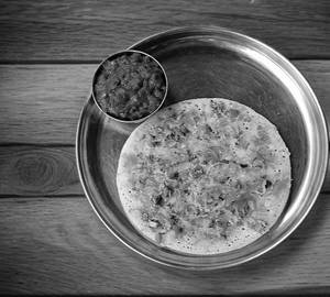 Veg uttapam with chutney [1 piece]