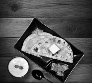Aloo paratha with curd and pickle [2 pieces] no Onion No Garlic