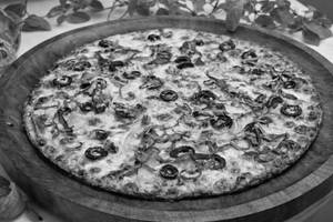 Whispy Alfredo Pizza