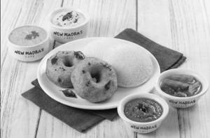 2 Medu Vada With Idli [2 Pieces]