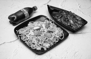 Chicken Hakka Noodles+chicken Manchurian+coke (250ml) Combo
