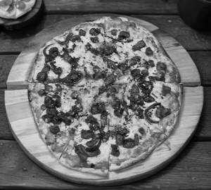 Arabian chilli chicken pizza