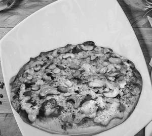 Roast kaju chicken pizza