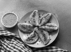 Paneer Pan Fried Momo [6 Pieces]