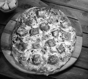 Paneer makhani pizza