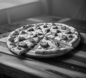 Spicy grilled chicken pizza