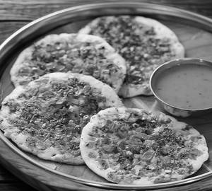 Tomato onion utthapam