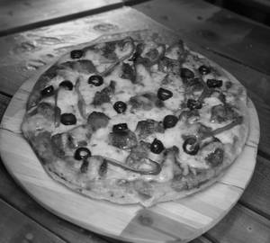 Tandoori chicken pizza