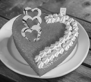 Carmine Flower Heart Small Eggless