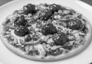 Chilli chicken pizza