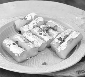 Khoya Kesar Roll [Kg]