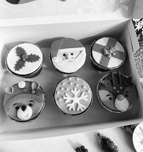 6 MINI CHRISTMAS CUPCAKE