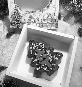 CHRISTMAS TREE PLUM CAKE.