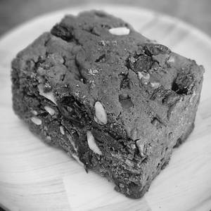 Rich Plum Cake Silice
