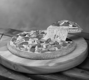 Veggie garden pizza