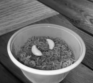 Garlic maggi [serves 1]