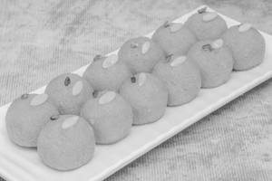 Boodi Laddu( sada)