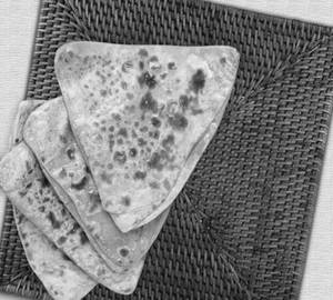 Tikona Paratha