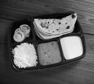 Pyaz paratha combo