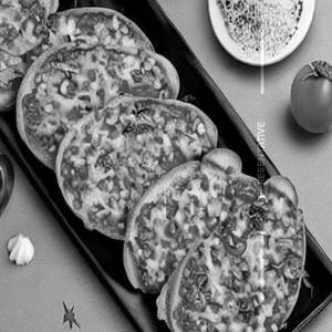Tomato chilli garlic bread