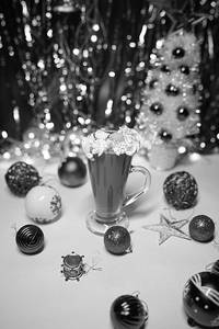 Santa's Cocoa Bliss (red Velvet Hot Chocolate) (200 Ml)