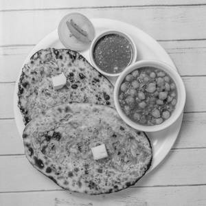 2 Amritsari Naan with chana