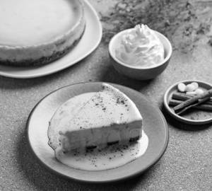 White Chocolate Cinnamon Baked Cheesecake - Regular