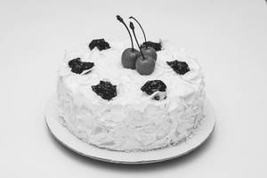 White Forest Cake ( 500 Grams )