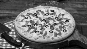 English Retreat Cheese Burst Pizza