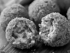 Bolas de queso con chilies