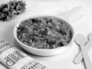 Schezwan Maggi (300gm)