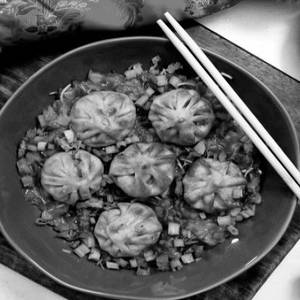 Fried Veg Momos (06 Pcs)