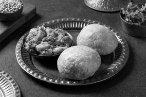 Khasta With Aloo (2 Pcs).