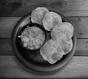 5 Poori with bhaji