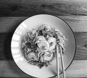 Schezwan prawn noodles