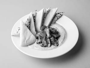 Hummus With Pan Fried Chicken