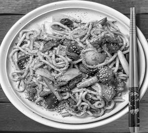 Schezwan mutton noodles
