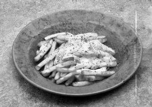 Cheese periperi fries