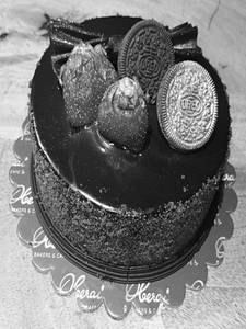 Chocolate Oreo Crust Cake 500 Gm