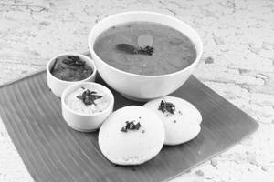 Idli sambar [2 pieces]