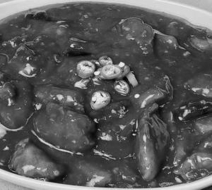 Spices Chicken In Schezwan Sauce