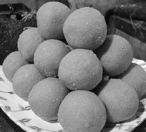 Besan laddu